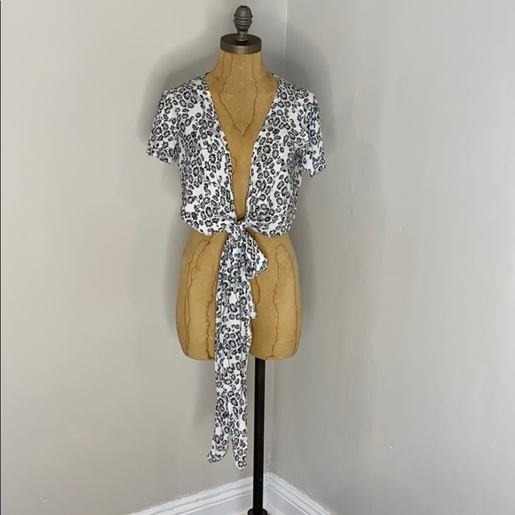 Crop Wrap Blouse SM - Picture 7 of 9